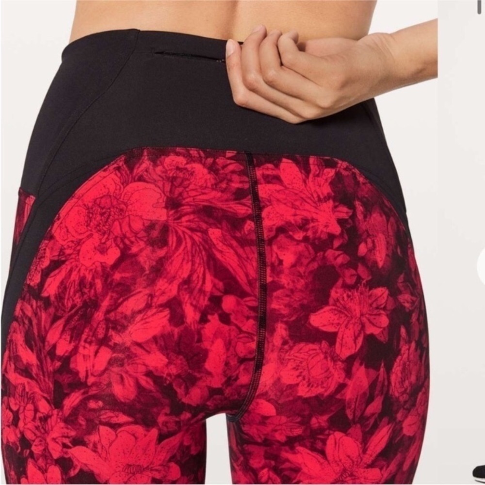 Lululemon Floral High Rise Leggings Black & Red Carminetrue Train Times size 4 - Picture 8 of 8